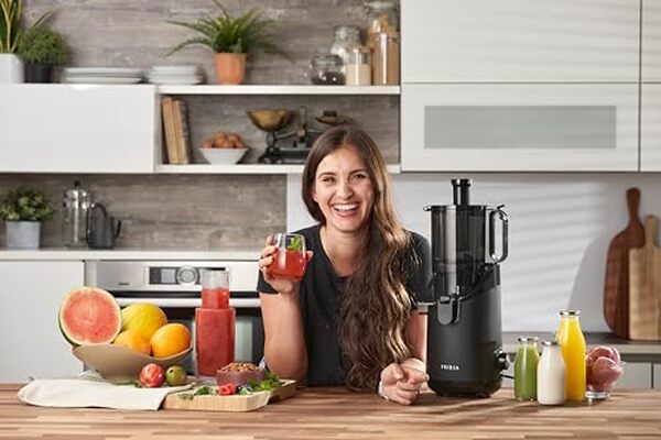Découvrez notre avis sur l'extracteur de jus Fridja F2500 : performances, design et efficacité d'un appareil de 250W adapté à toutes vos envies de jus maison
