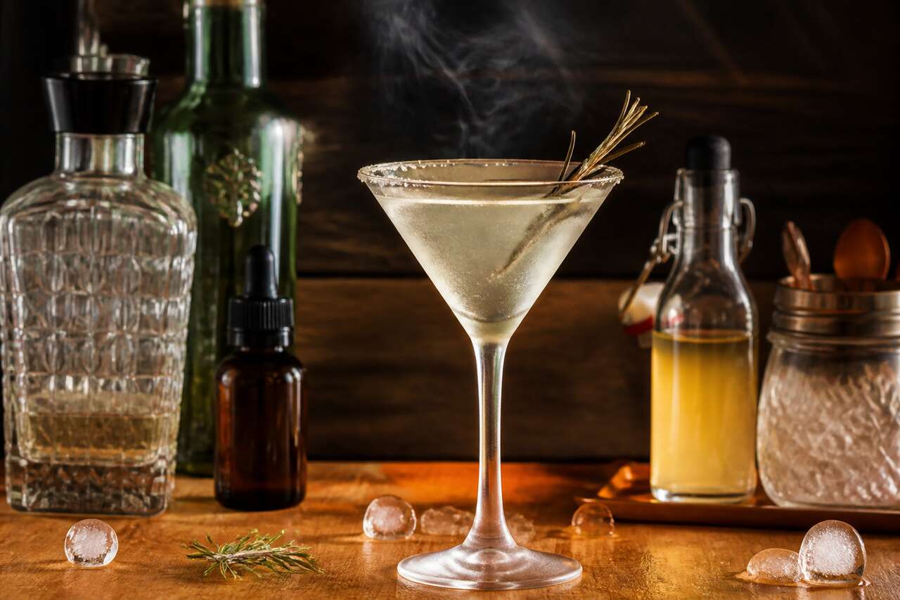 Recette du steaktini au gin et romarin : le cocktail original à base de gin